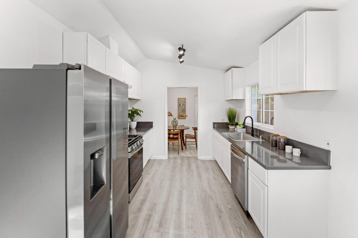 Detail Gallery Image 15 of 50 For 2887 Fordham St, East Palo Alto,  CA 94303 - 7 Beds | 4 Baths