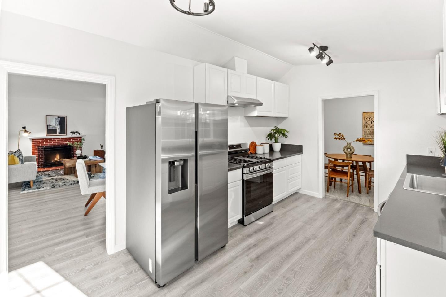 Detail Gallery Image 16 of 50 For 2887 Fordham St, East Palo Alto,  CA 94303 - 7 Beds | 4 Baths
