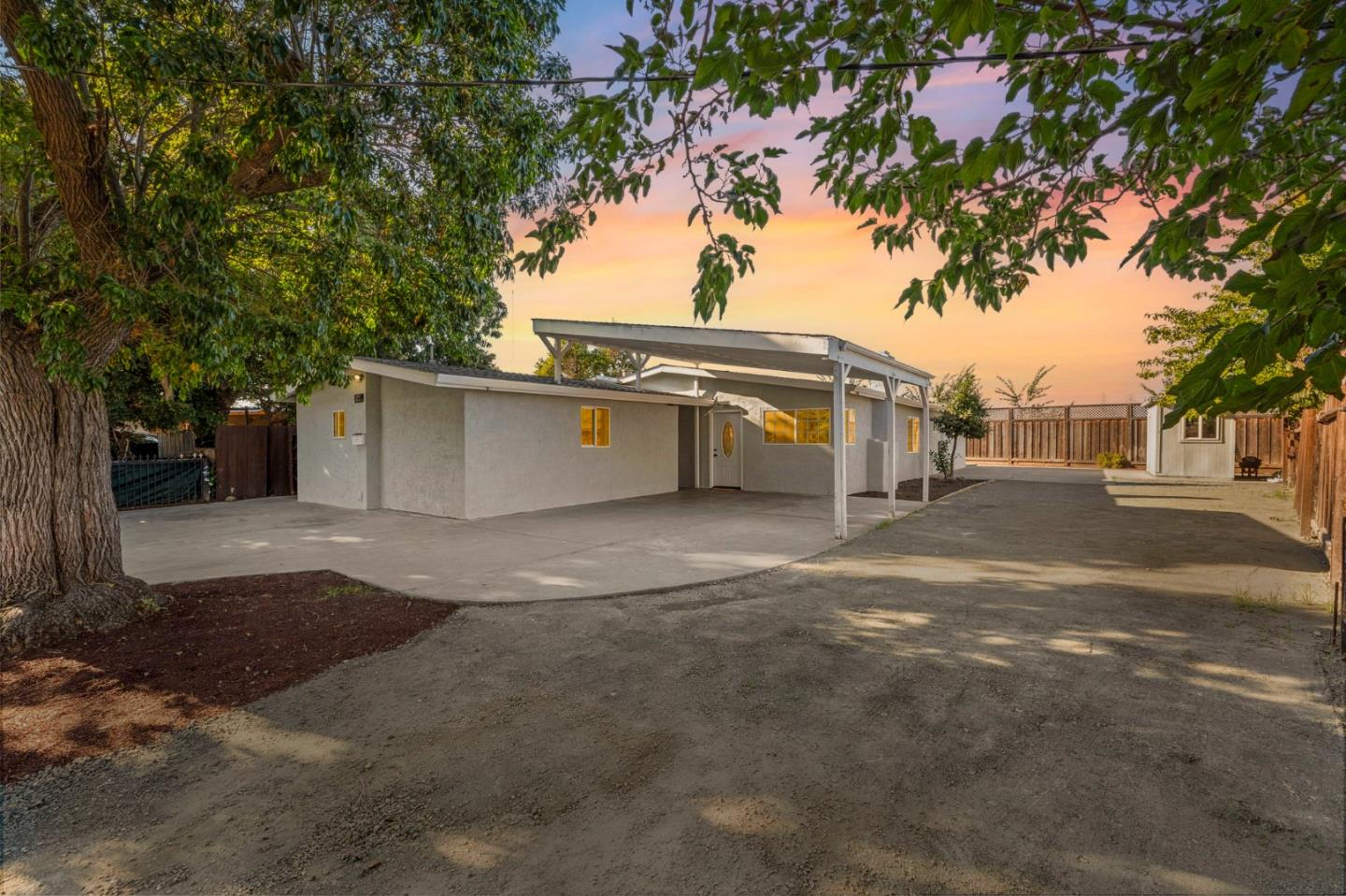 Detail Gallery Image 2 of 50 For 2887 Fordham St, East Palo Alto,  CA 94303 - 7 Beds | 4 Baths