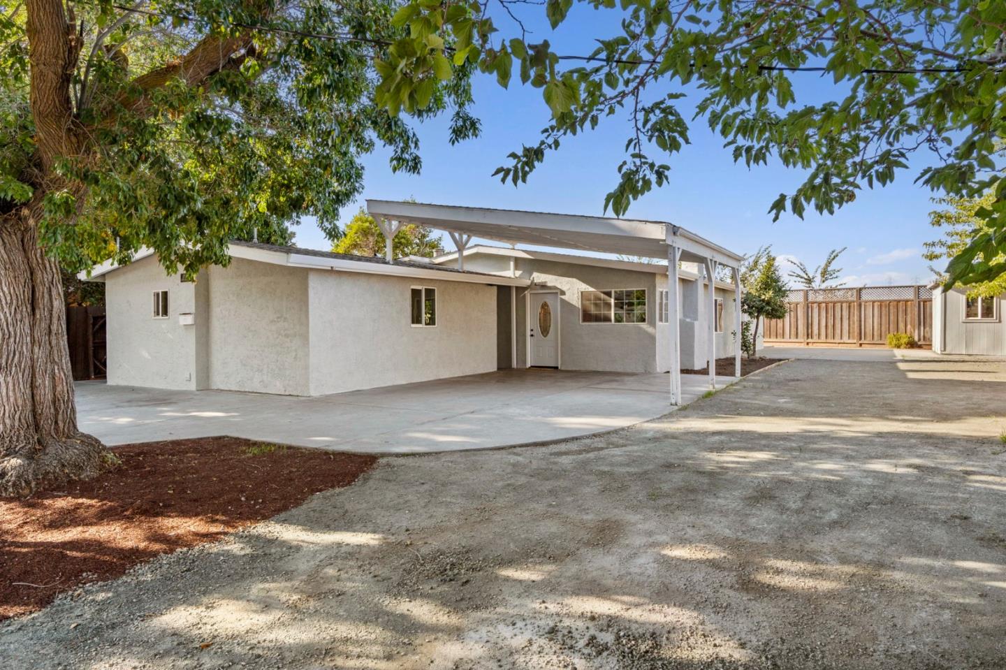 Detail Gallery Image 3 of 50 For 2887 Fordham St, East Palo Alto,  CA 94303 - 7 Beds | 4 Baths