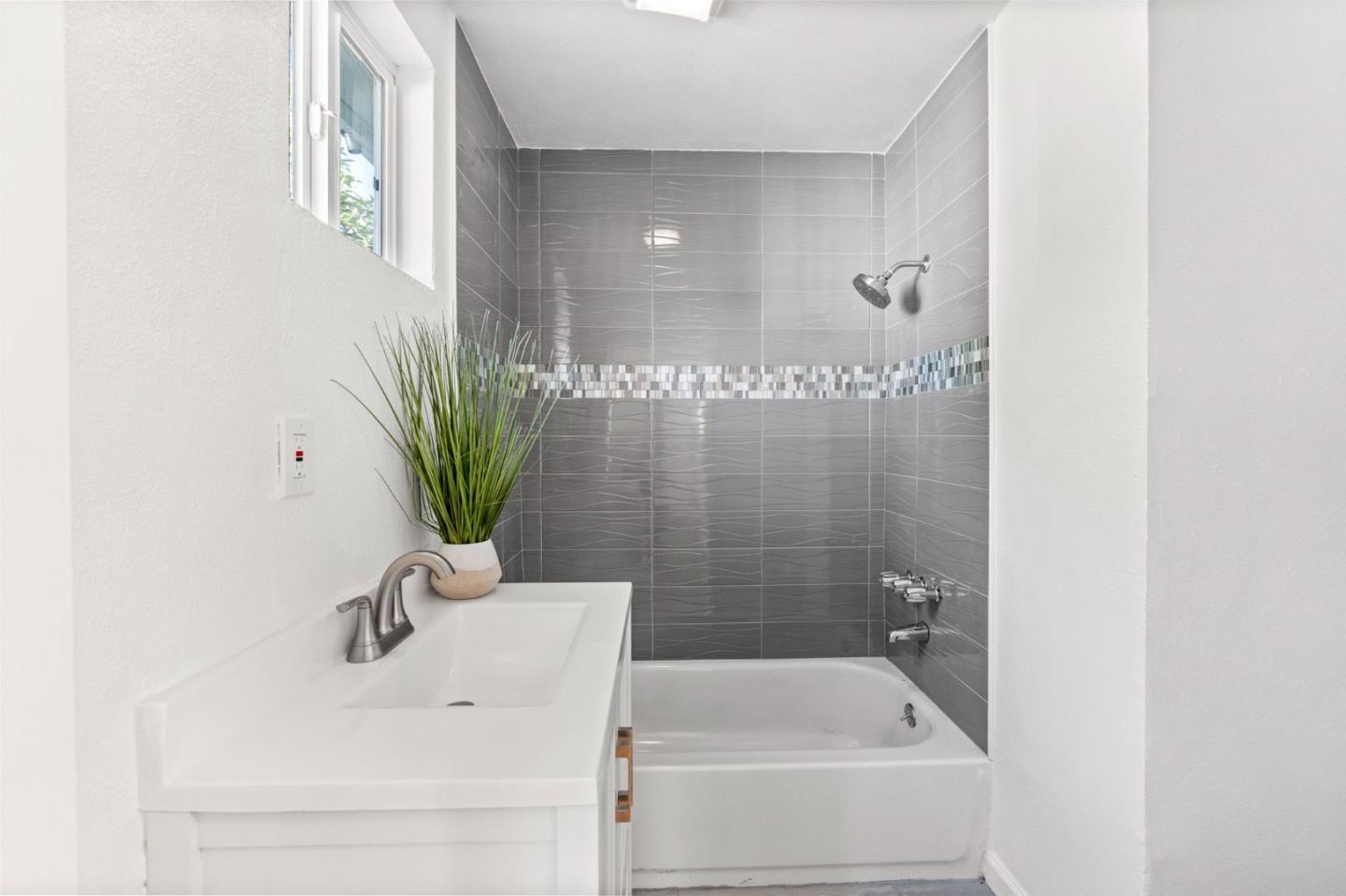 Detail Gallery Image 39 of 50 For 2887 Fordham St, East Palo Alto,  CA 94303 - 7 Beds | 4 Baths