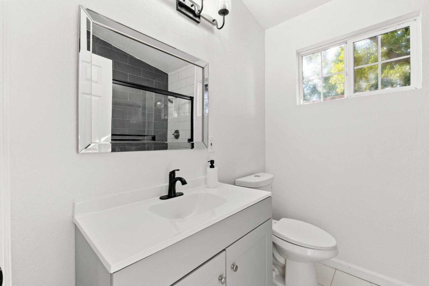 Detail Gallery Image 41 of 50 For 2887 Fordham St, East Palo Alto,  CA 94303 - 7 Beds | 4 Baths