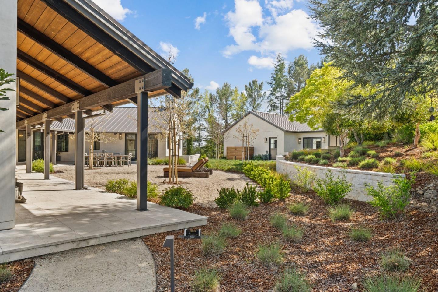 Detail Gallery Image 14 of 132 For 19474 Aeronaut Way, Los Gatos,  CA 95033 - 6 Beds | 4/1 Baths