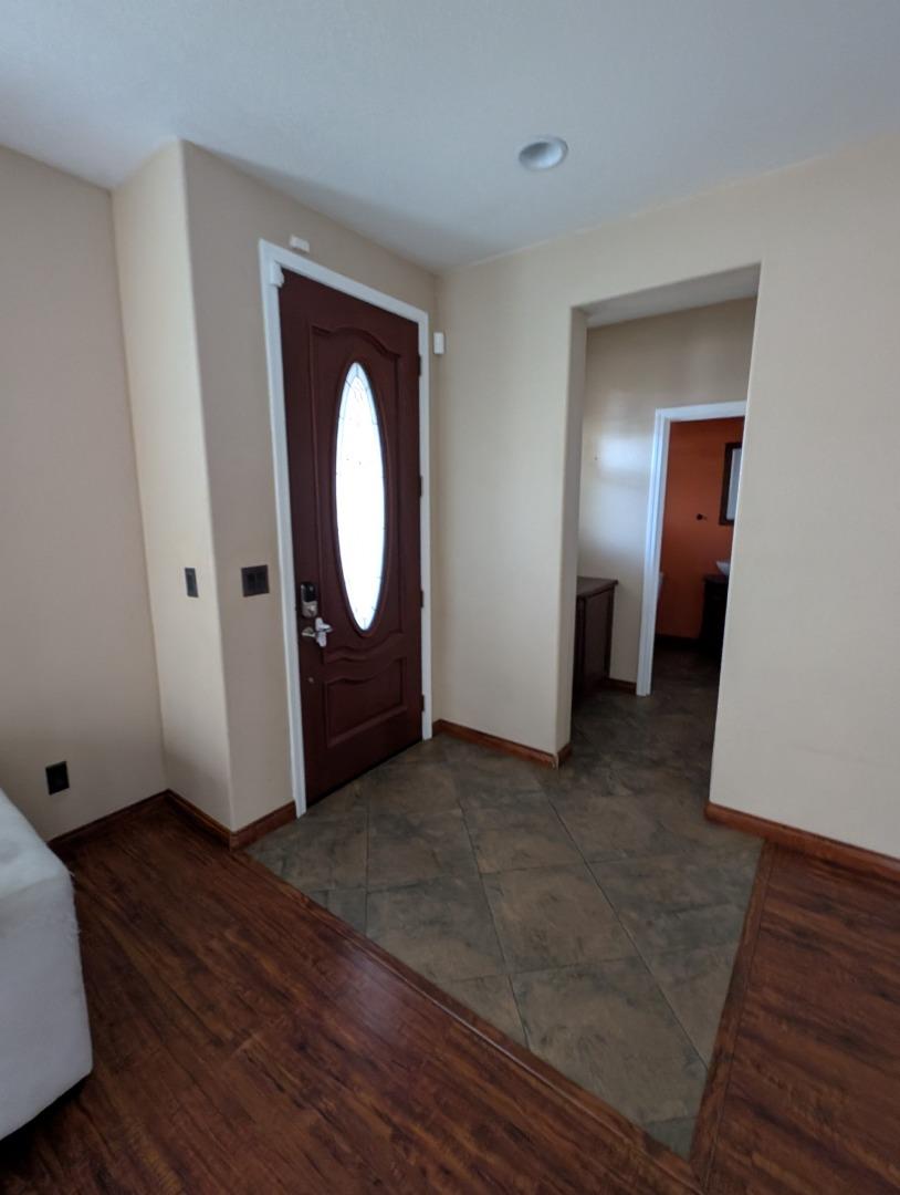 Detail Gallery Image 2 of 22 For 4972 Madamin Way, Sacramento,  CA 95835 - 3 Beds | 2/1 Baths