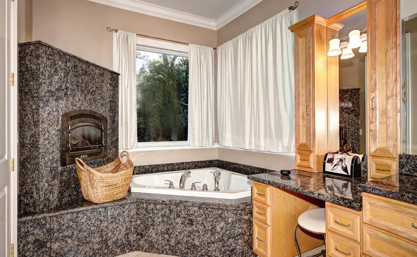 Detail Gallery Image 20 of 36 For 310 Old Spanish Trail, Portola Valley,  CA 94028 - 3 Beds | 2/1 Baths
