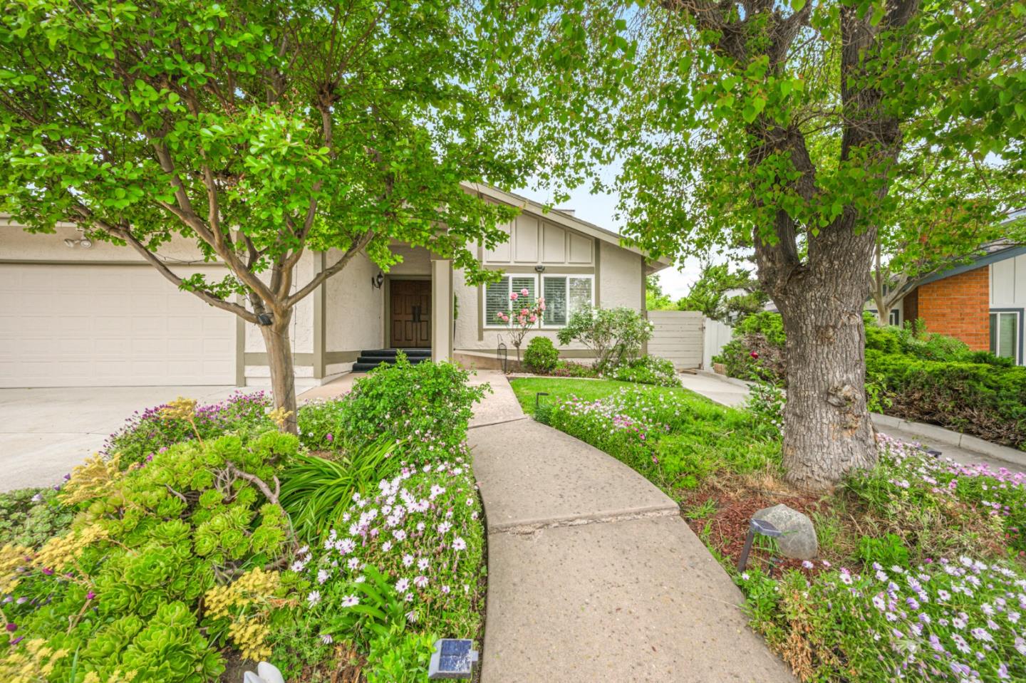 Detail Gallery Image 2 of 79 For 6359 Didion Way, San Jose,  CA 95123 - 4 Beds | 2/1 Baths