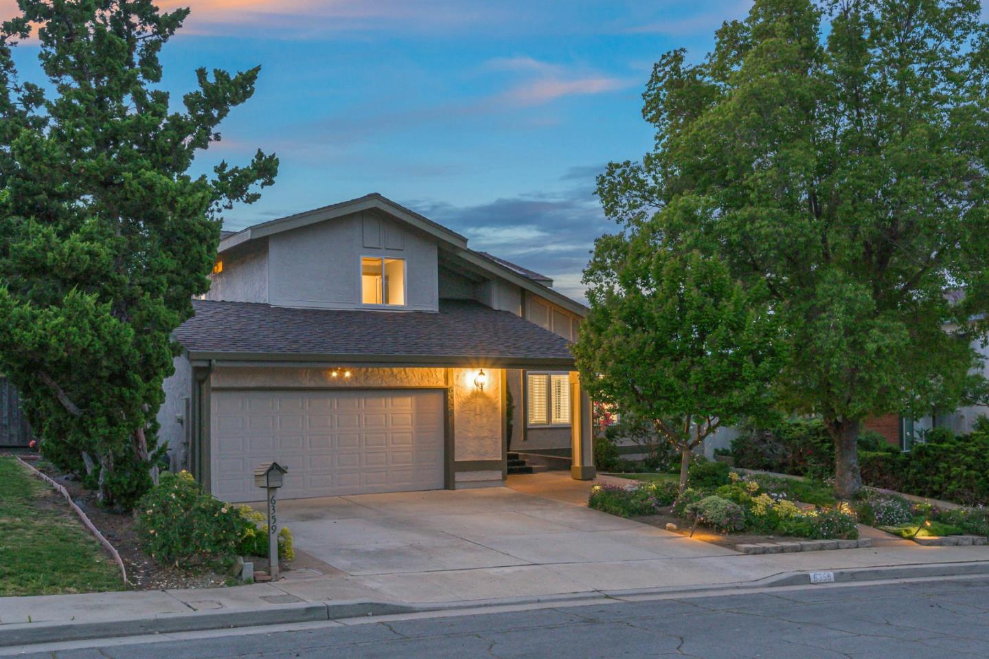 Detail Gallery Image 4 of 79 For 6359 Didion Way, San Jose,  CA 95123 - 4 Beds | 2/1 Baths