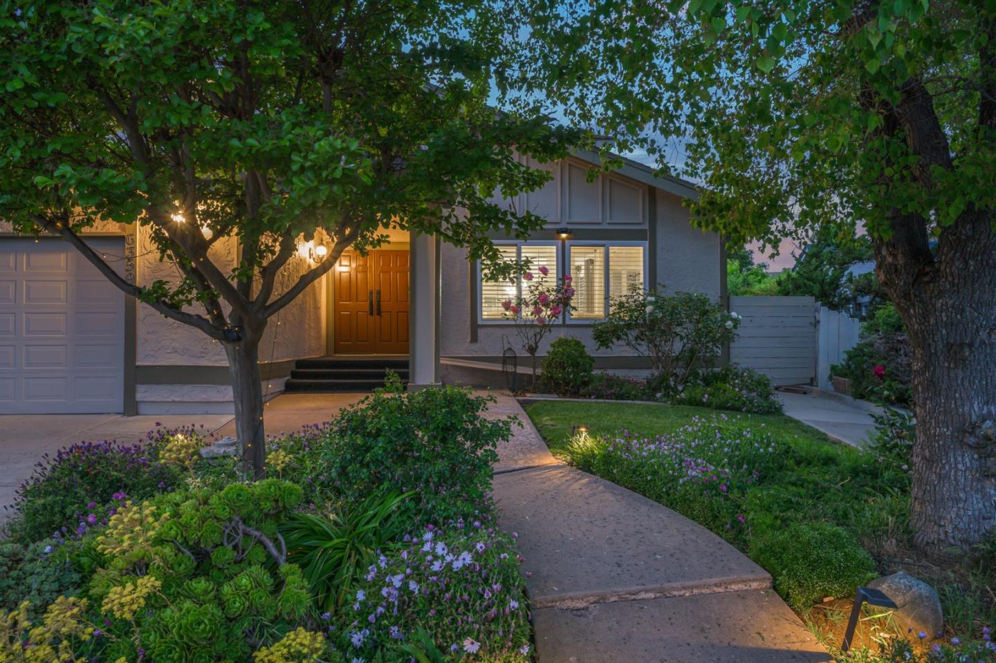 Detail Gallery Image 5 of 79 For 6359 Didion Way, San Jose,  CA 95123 - 4 Beds | 2/1 Baths