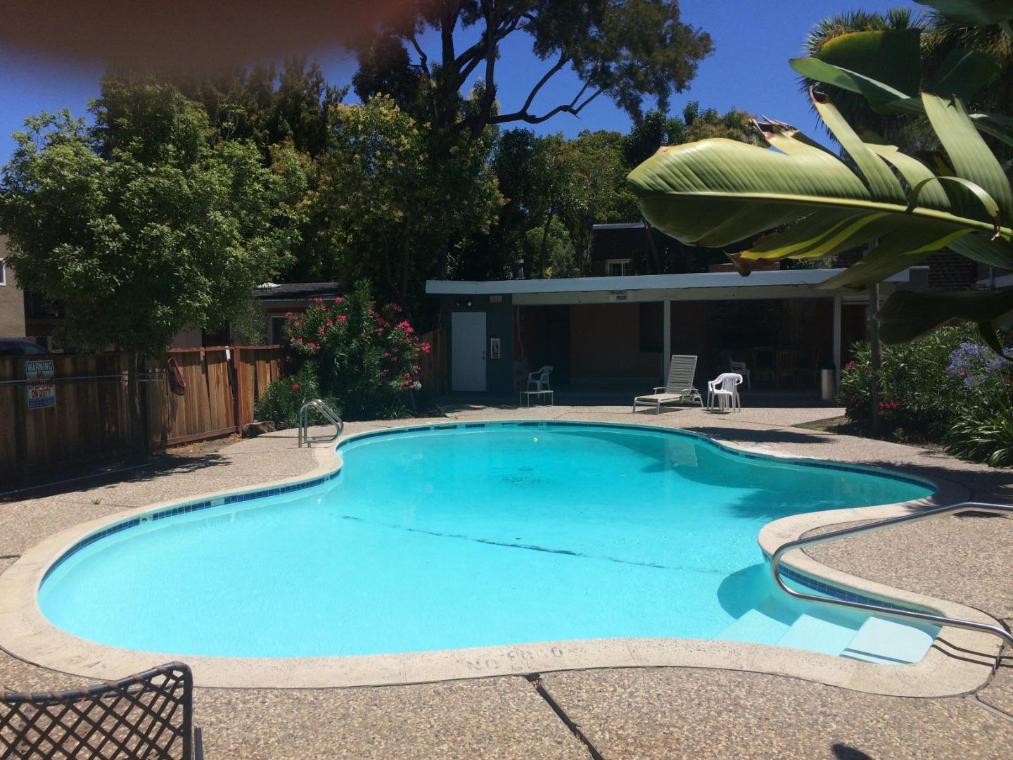 Detail Gallery Image 7 of 8 For 1443 Kentfield Ave #7,  Redwood City,  CA 94061 - 1 Beds | 1 Baths