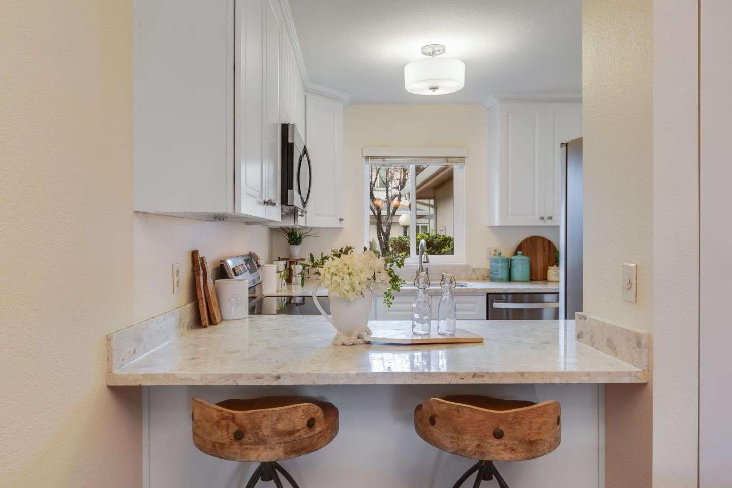 Detail Gallery Image 11 of 27 For 260 Ventura Ave, Palo Alto,  CA 94306 - 2 Beds | 1/1 Baths