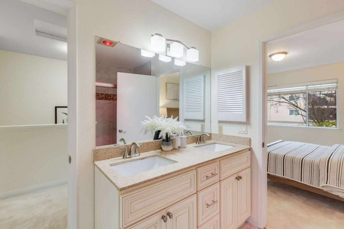 Detail Gallery Image 15 of 27 For 260 Ventura Ave, Palo Alto,  CA 94306 - 2 Beds | 1/1 Baths