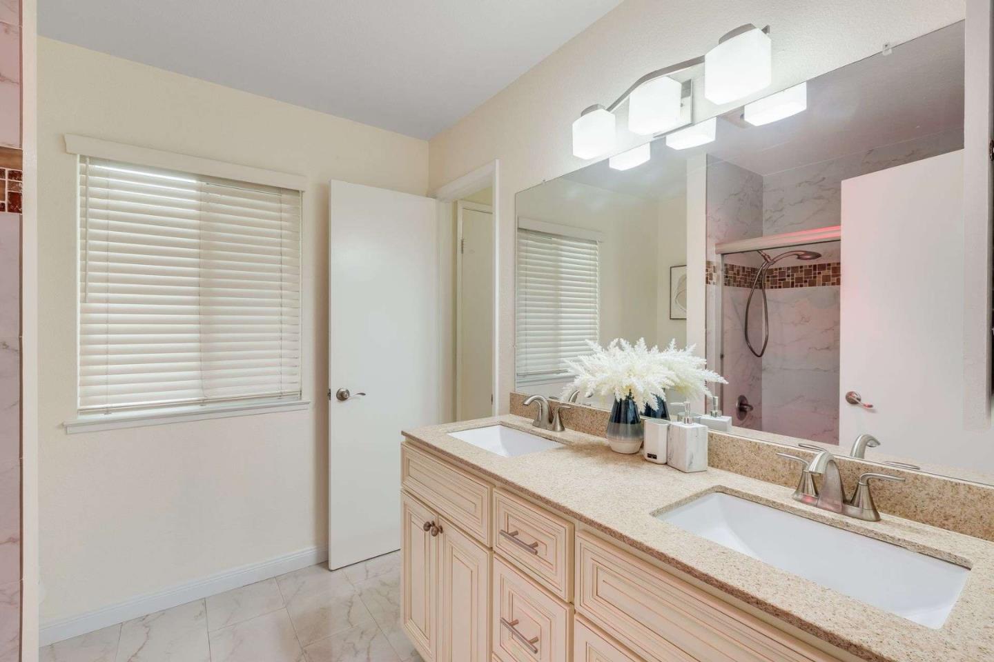 Detail Gallery Image 16 of 27 For 260 Ventura Ave, Palo Alto,  CA 94306 - 2 Beds | 1/1 Baths