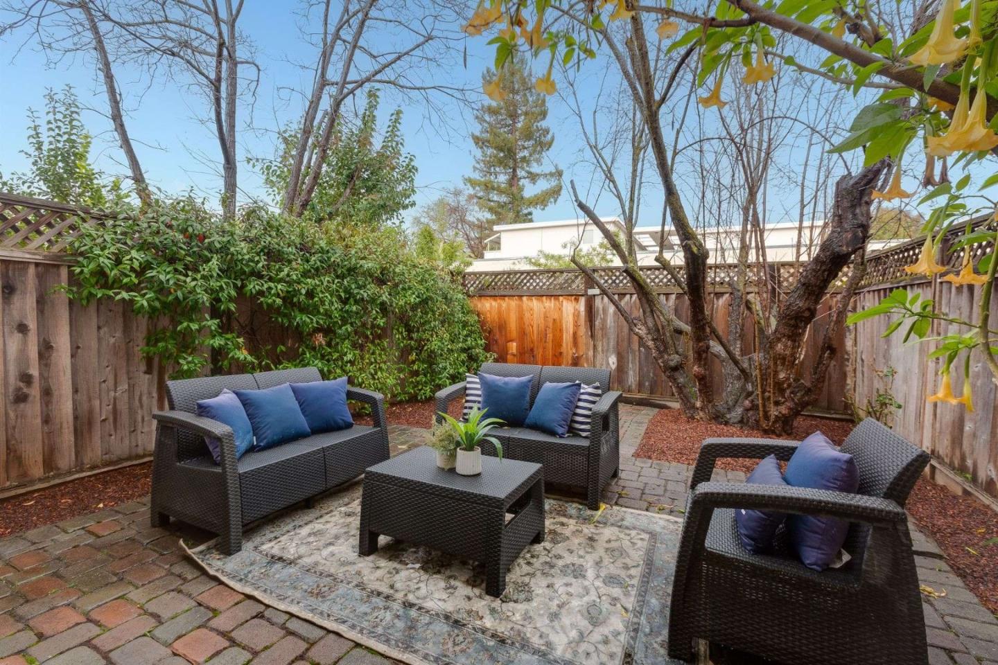 Detail Gallery Image 23 of 27 For 260 Ventura Ave, Palo Alto,  CA 94306 - 2 Beds | 1/1 Baths