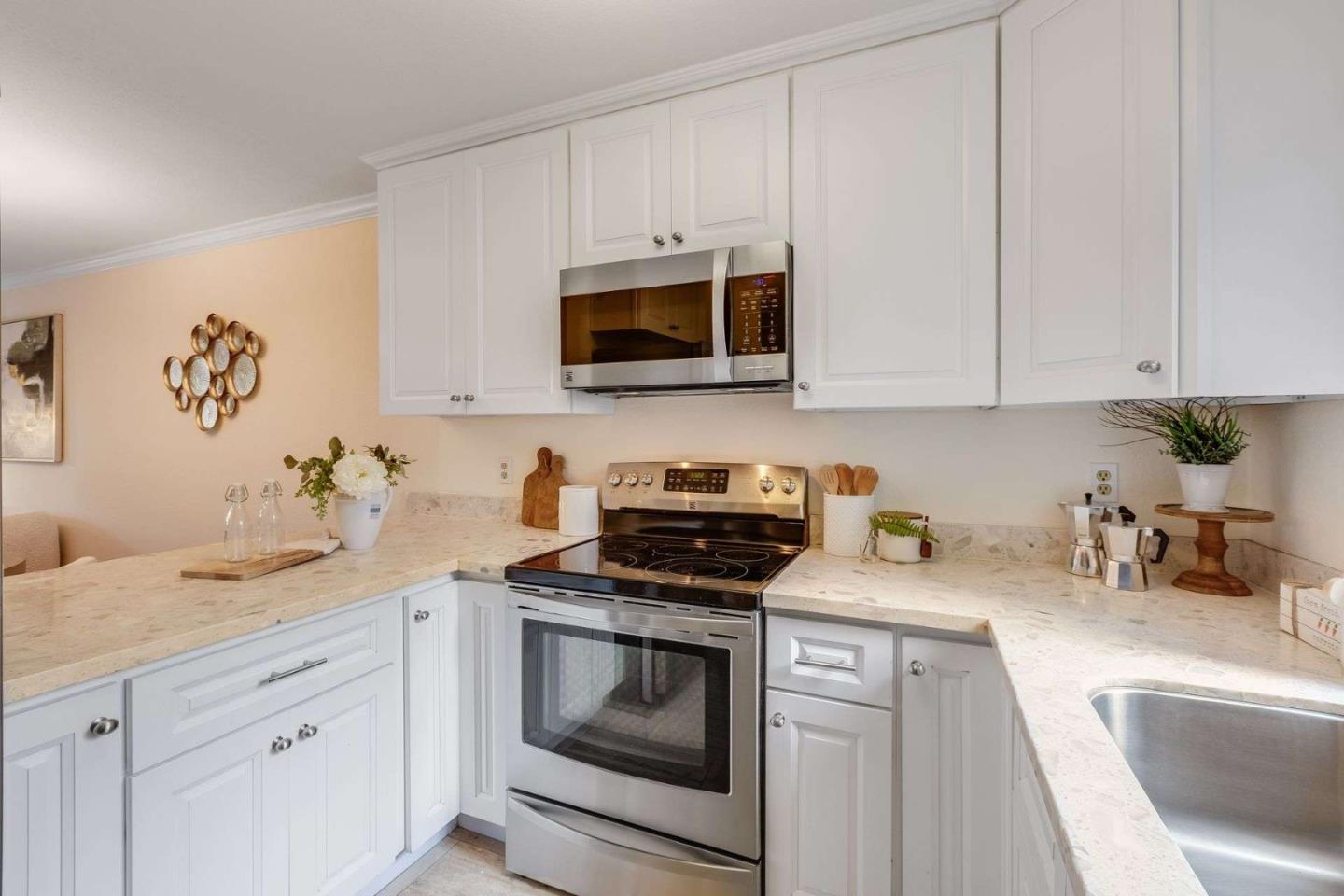 Detail Gallery Image 8 of 27 For 260 Ventura Ave, Palo Alto,  CA 94306 - 2 Beds | 1/1 Baths