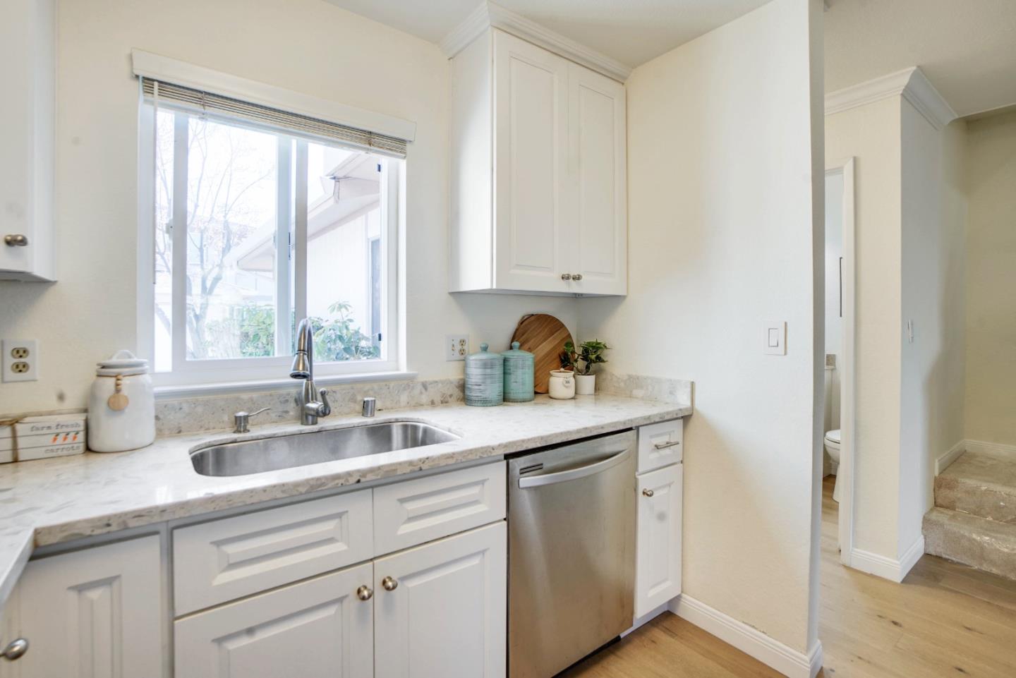 Detail Gallery Image 9 of 27 For 260 Ventura Ave, Palo Alto,  CA 94306 - 2 Beds | 1/1 Baths