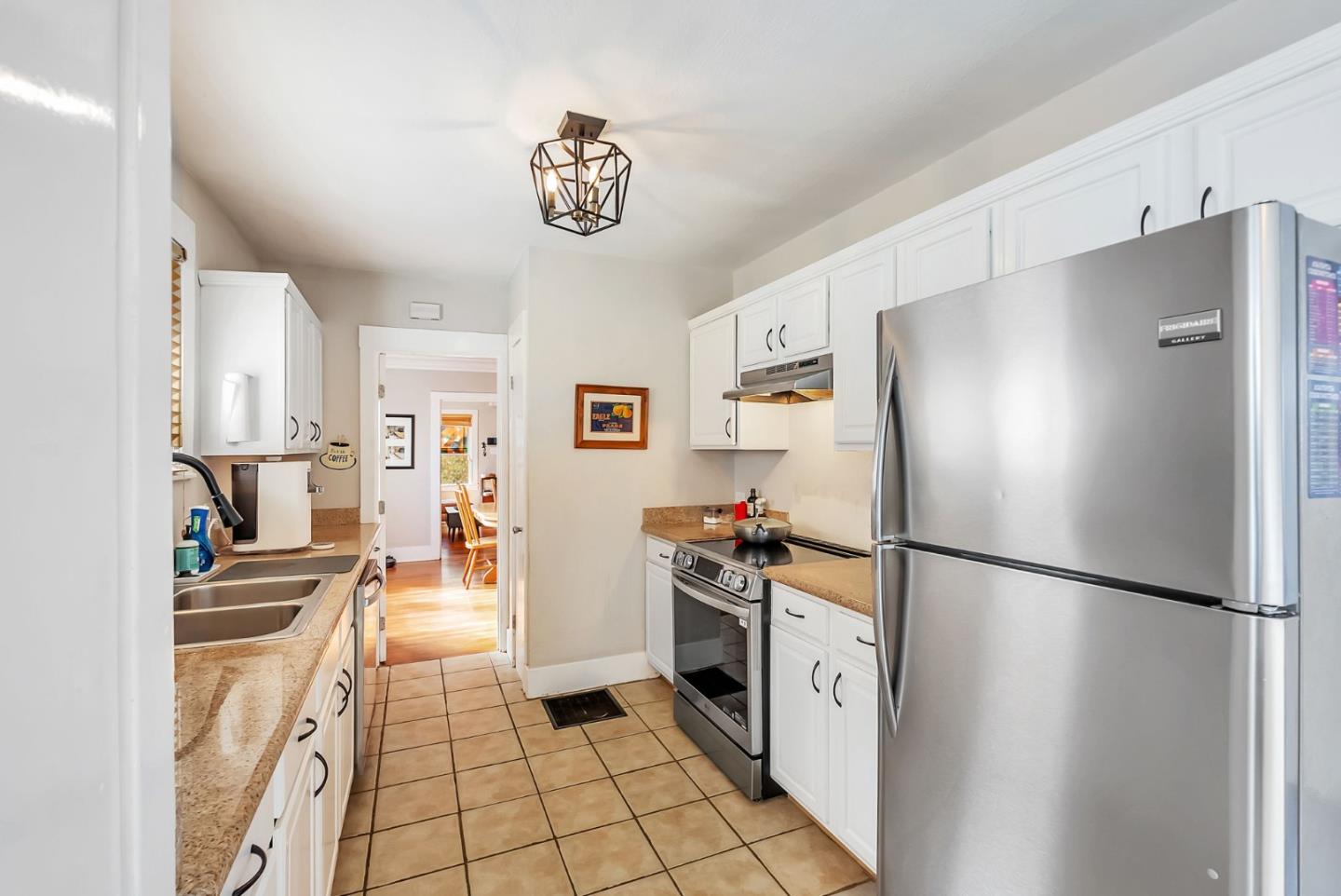 Detail Gallery Image 11 of 28 For 2452 Humboldt Ave, Oakland,  CA 94601 - 2 Beds | 1/1 Baths