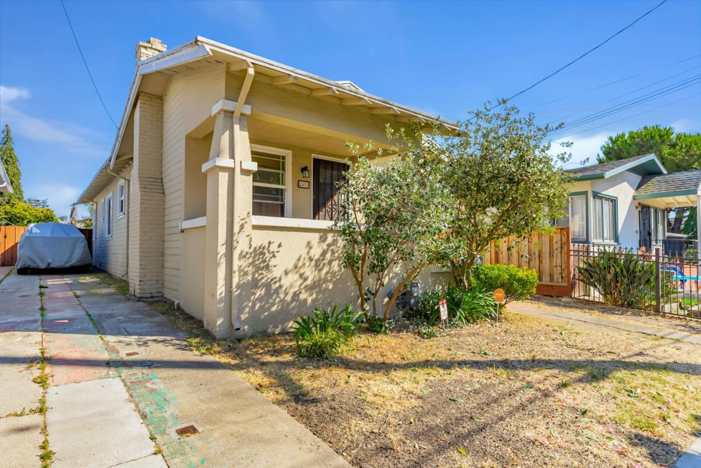Detail Gallery Image 2 of 28 For 2452 Humboldt Ave, Oakland,  CA 94601 - 2 Beds | 1/1 Baths