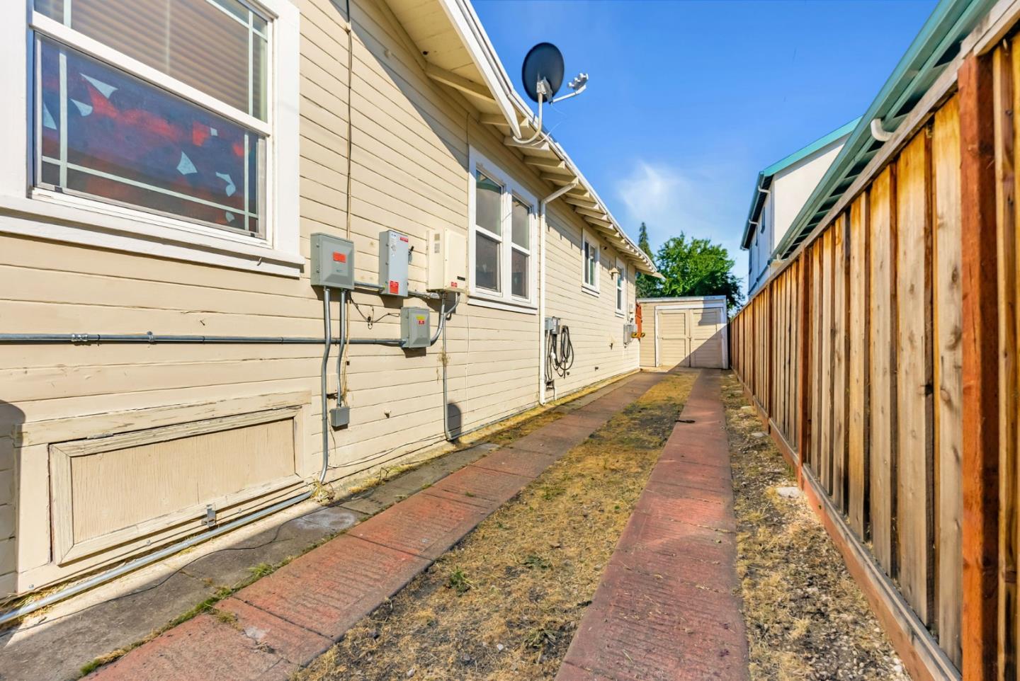 Detail Gallery Image 27 of 28 For 2452 Humboldt Ave, Oakland,  CA 94601 - 2 Beds | 1/1 Baths