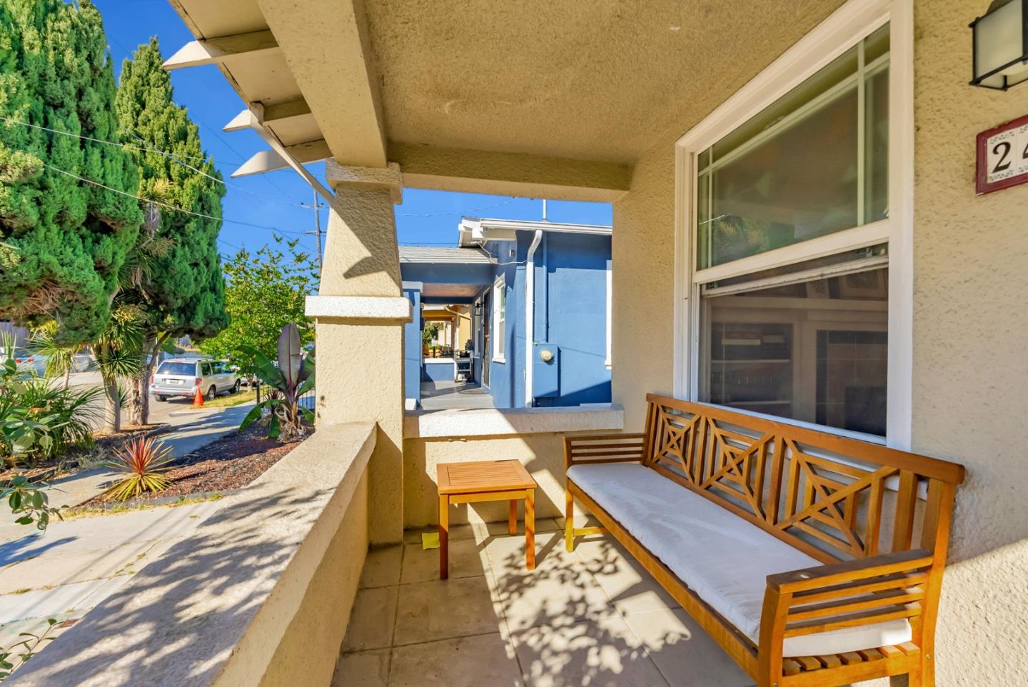 Detail Gallery Image 5 of 28 For 2452 Humboldt Ave, Oakland,  CA 94601 - 2 Beds | 1/1 Baths