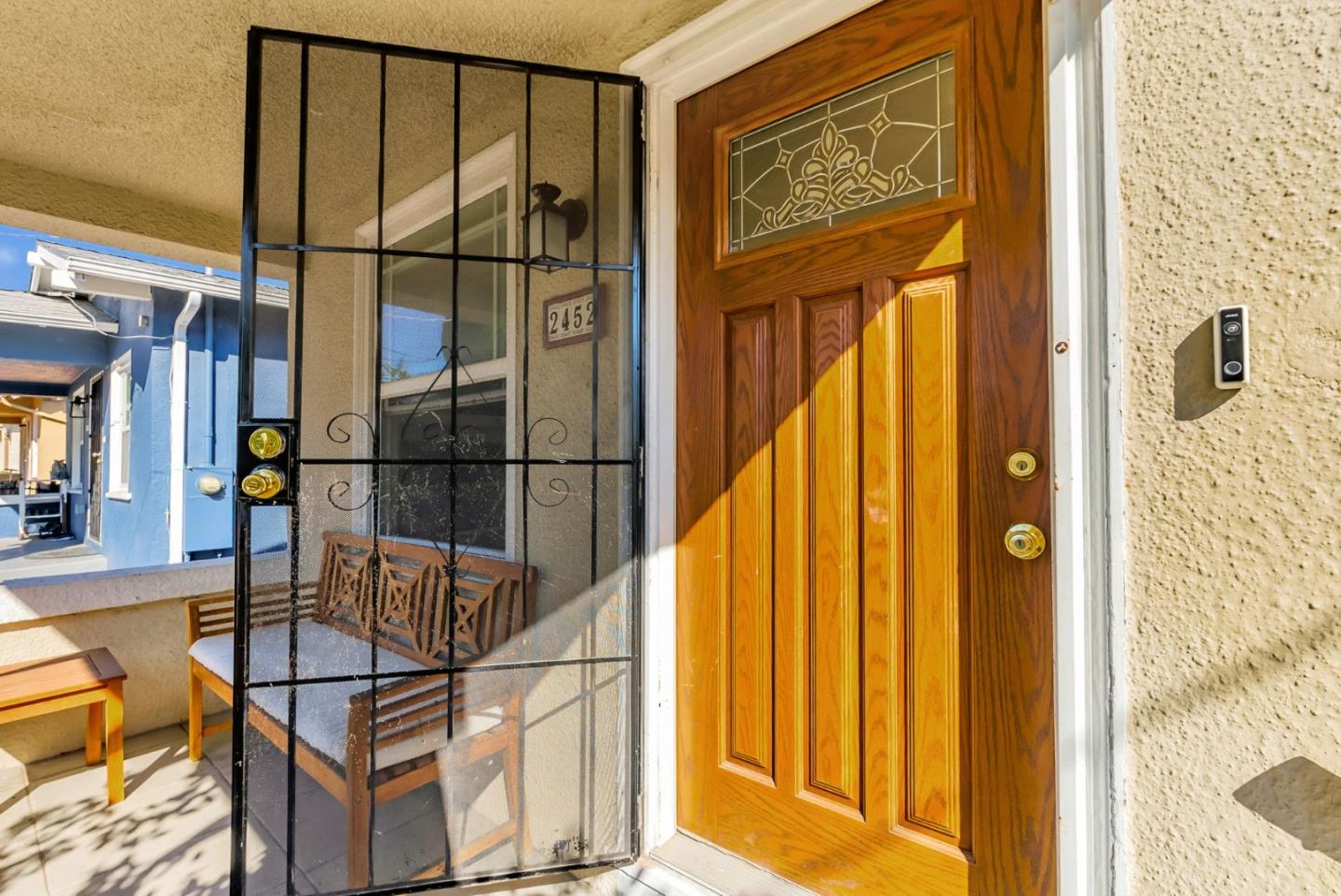 Detail Gallery Image 6 of 28 For 2452 Humboldt Ave, Oakland,  CA 94601 - 2 Beds | 1/1 Baths