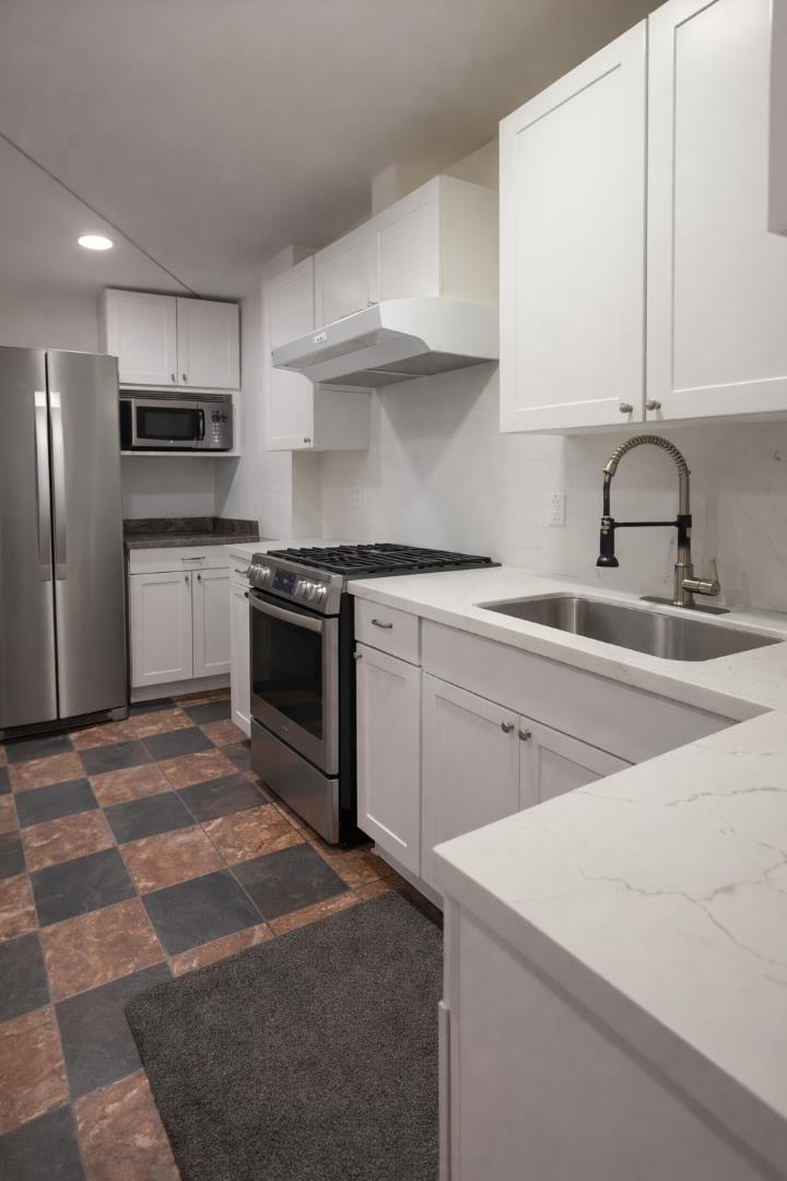 Detail Gallery Image 13 of 18 For 584 Vienna St, San Francisco,  CA 94112 - 6 Beds | 3 Baths