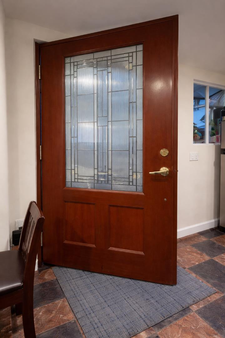 Detail Gallery Image 14 of 18 For 584 Vienna St, San Francisco,  CA 94112 - 6 Beds | 3 Baths