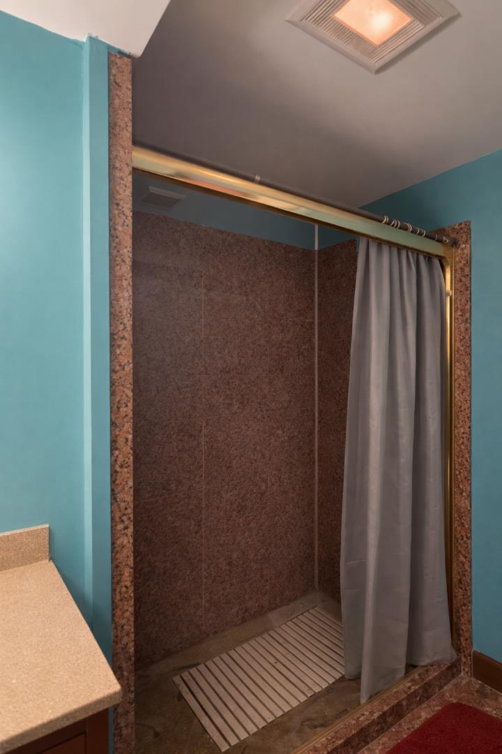 Detail Gallery Image 16 of 18 For 584 Vienna St, San Francisco,  CA 94112 - 6 Beds | 3 Baths