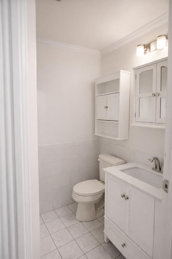 Detail Gallery Image 7 of 18 For 584 Vienna St, San Francisco,  CA 94112 - 6 Beds | 3 Baths