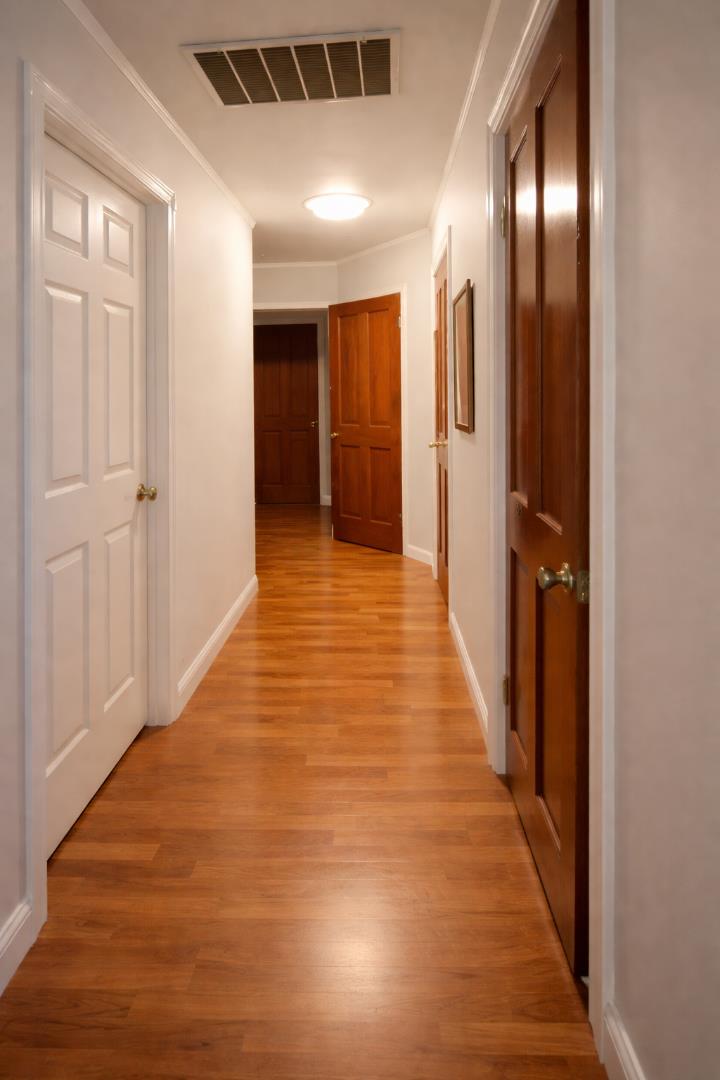 Detail Gallery Image 8 of 18 For 584 Vienna St, San Francisco,  CA 94112 - 6 Beds | 3 Baths