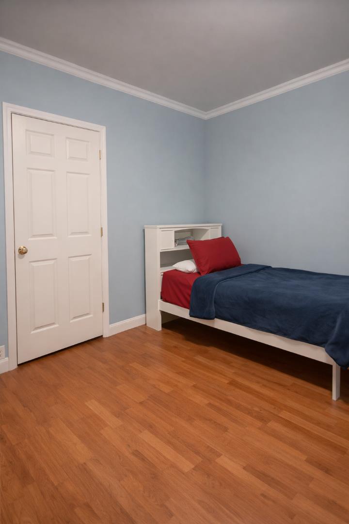 Detail Gallery Image 9 of 18 For 584 Vienna St, San Francisco,  CA 94112 - 6 Beds | 3 Baths