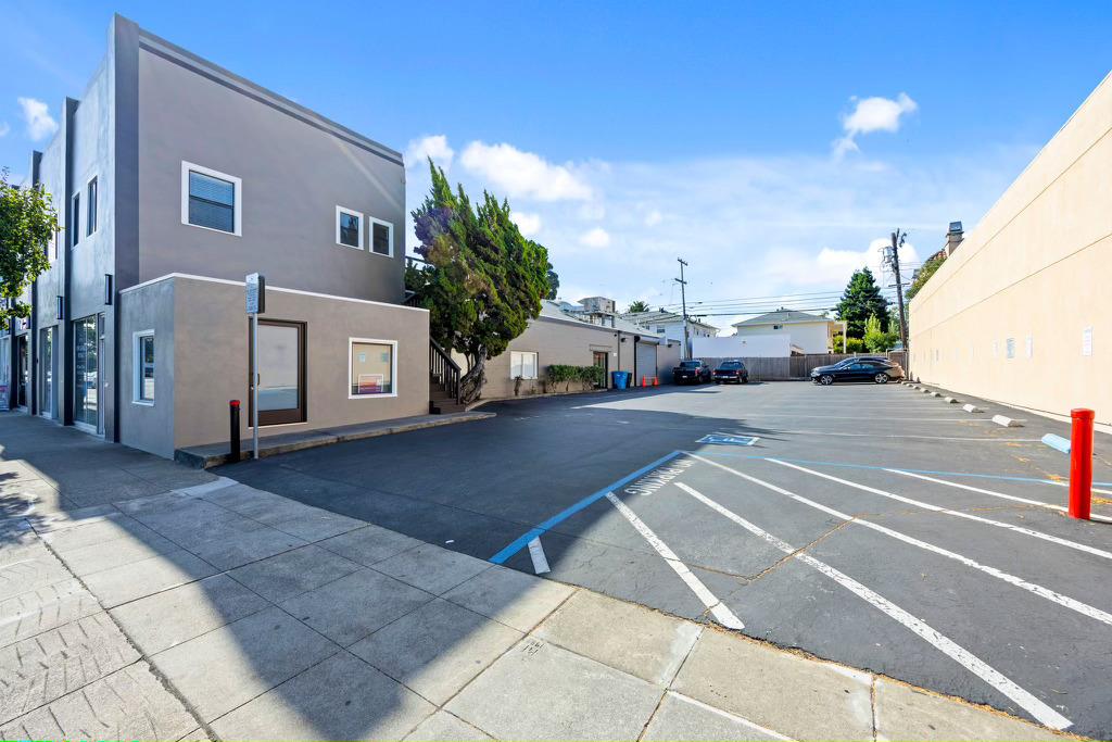 Detail Gallery Image 2 of 5 For 1147 California Dr, Burlingame,  CA 94010 - – Beds | – Baths