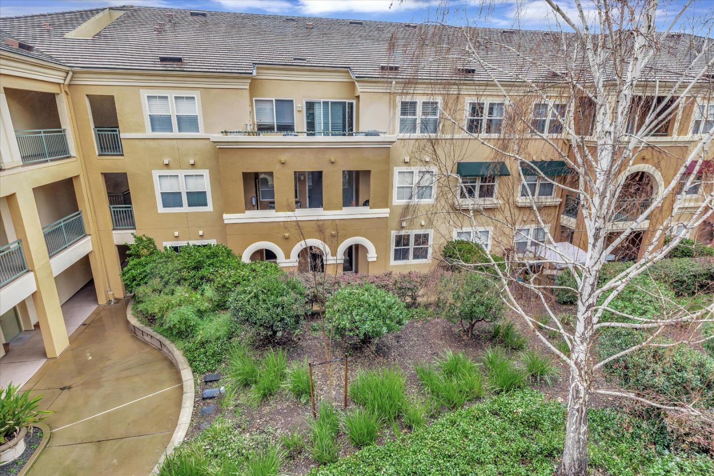 Detail Gallery Image 2 of 27 For 1390 Saddle Rack St #409,  San Jose,  CA 95126 - 2 Beds | 2 Baths