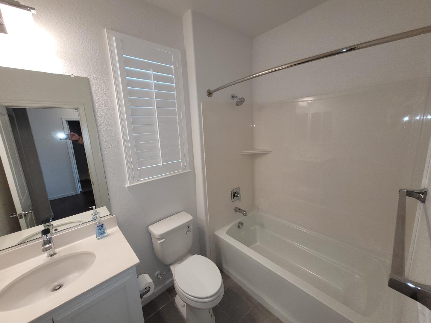 Detail Gallery Image 14 of 22 For 624 Victoria Dr, Manteca,  CA 95336 - 2 Beds | 2 Baths