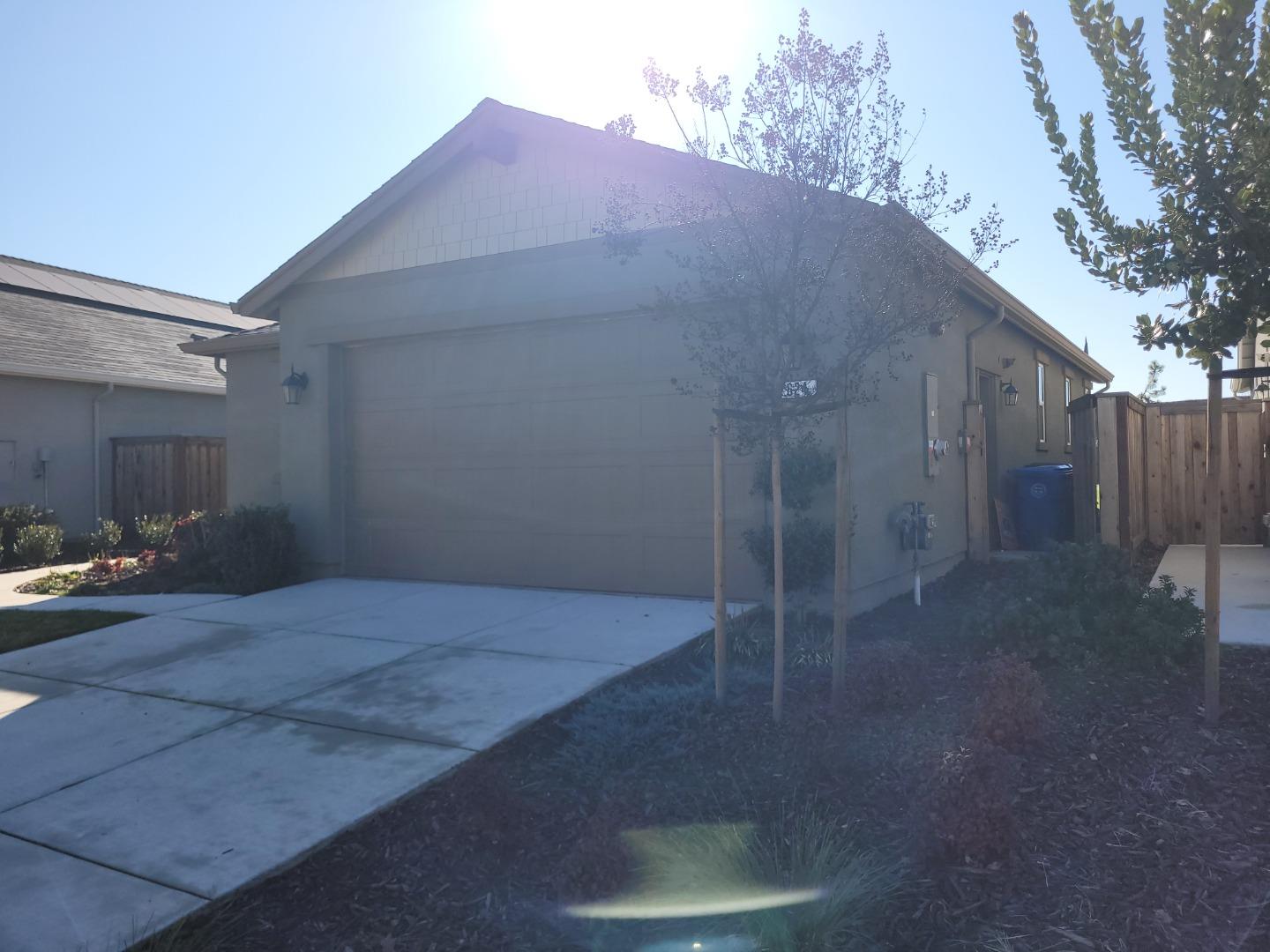 Detail Gallery Image 2 of 22 For 624 Victoria Dr, Manteca,  CA 95336 - 2 Beds | 2 Baths