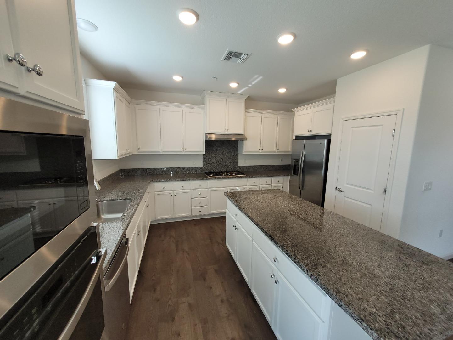 Detail Gallery Image 6 of 22 For 624 Victoria Dr, Manteca,  CA 95336 - 2 Beds | 2 Baths