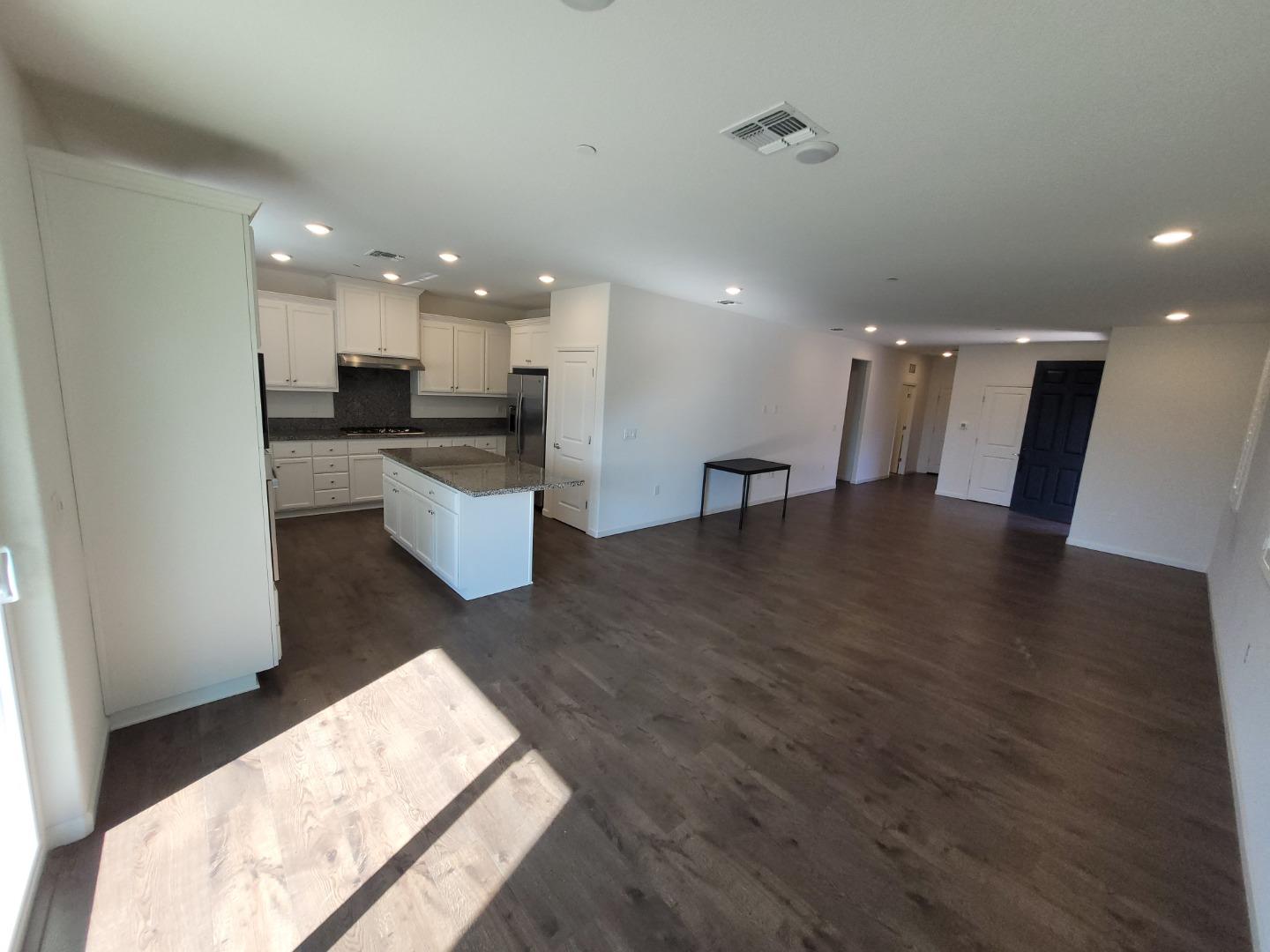 Detail Gallery Image 7 of 22 For 624 Victoria Dr, Manteca,  CA 95336 - 2 Beds | 2 Baths