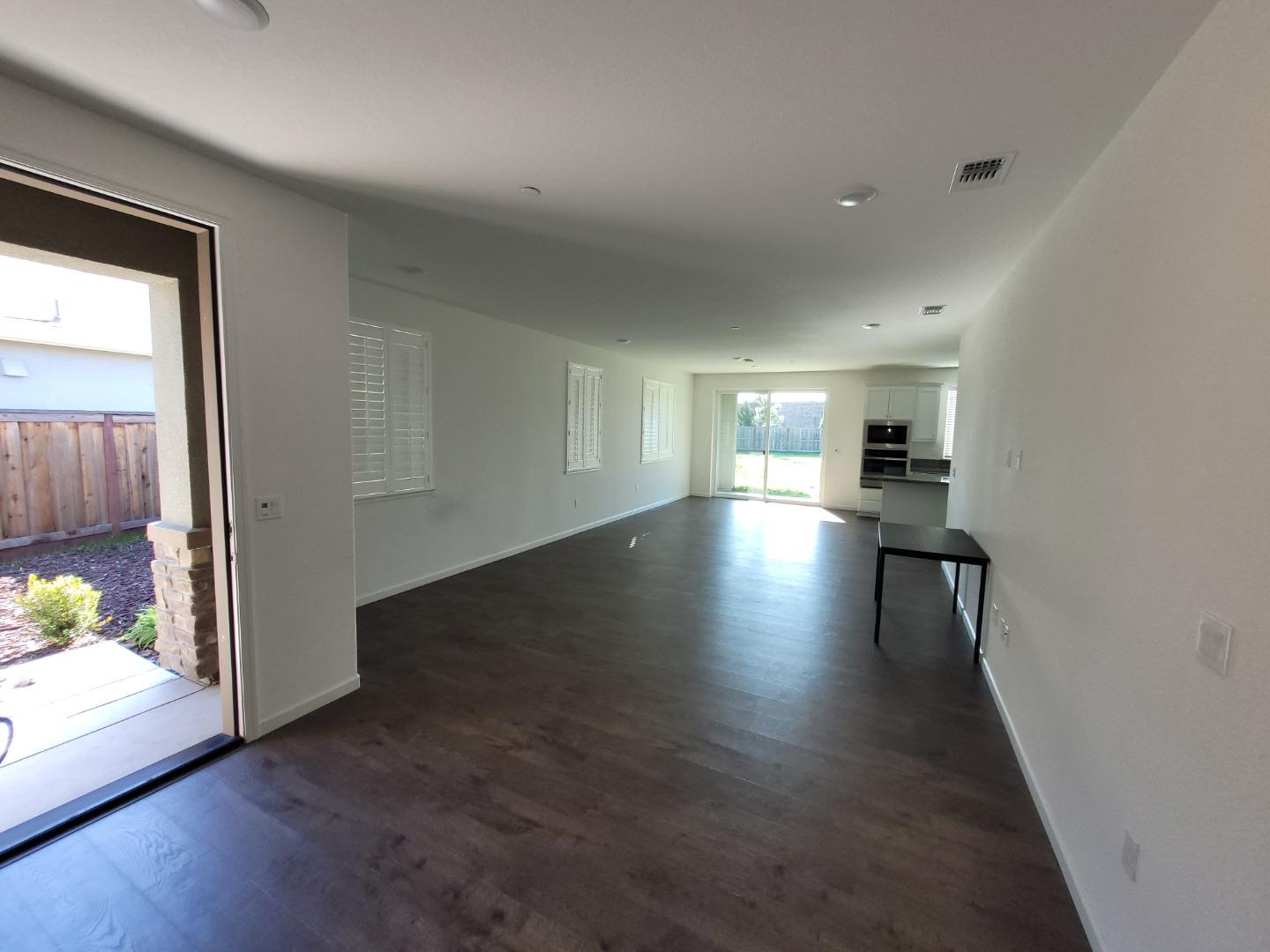 Detail Gallery Image 9 of 22 For 624 Victoria Dr, Manteca,  CA 95336 - 2 Beds | 2 Baths