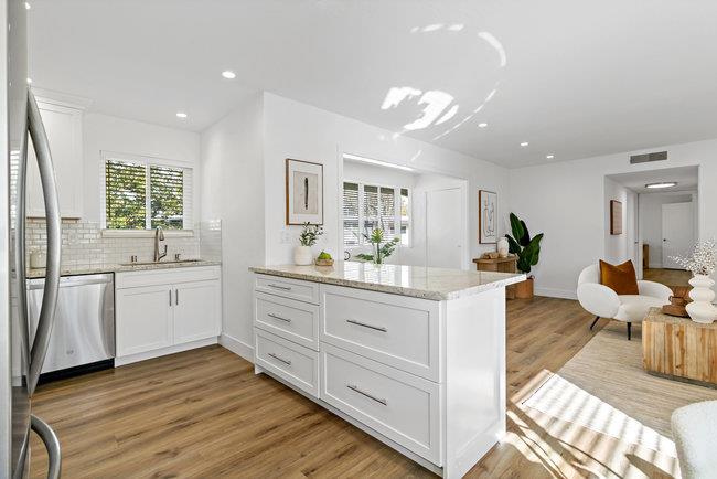 Detail Gallery Image 10 of 34 For 14225 Lora Dr #10,  Los Gatos,  CA 95032 - 2 Beds | 2 Baths