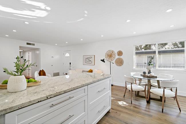 Detail Gallery Image 5 of 34 For 14225 Lora Dr #10,  Los Gatos,  CA 95032 - 2 Beds | 2 Baths