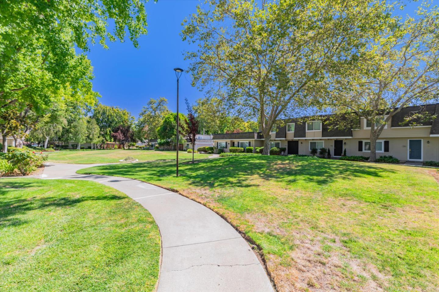 Detail Gallery Image 2 of 42 For 7082 Indian Wells Ct, San Jose,  CA 95139 - 4 Beds | 2/1 Baths