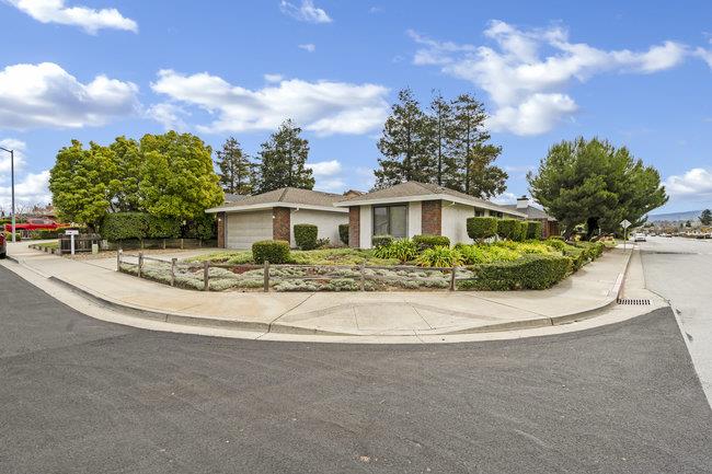 Detail Gallery Image 2 of 55 For 1611 Tiburon Dr, Hollister,  CA 95023 - 3 Beds | 2 Baths