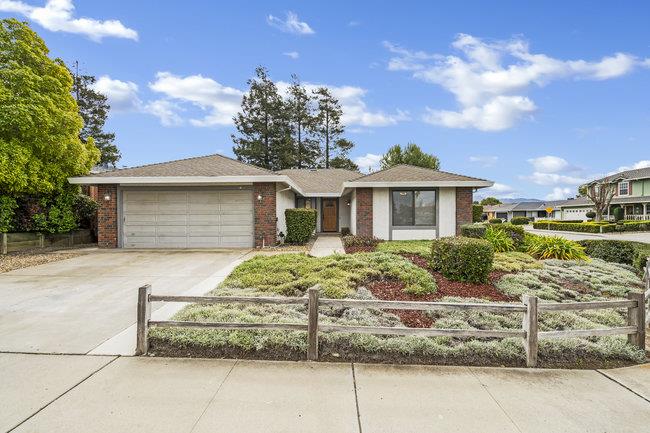 Detail Gallery Image 4 of 55 For 1611 Tiburon Dr, Hollister,  CA 95023 - 3 Beds | 2 Baths
