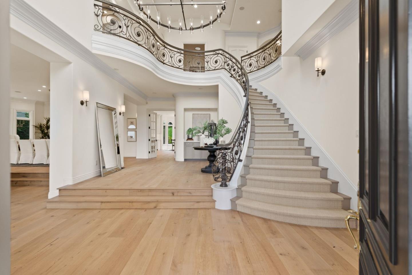 Detail Gallery Image 2 of 69 For 1535 Lakeview Dr, Hillsborough,  CA 94010 - 6 Beds | 6/1 Baths
