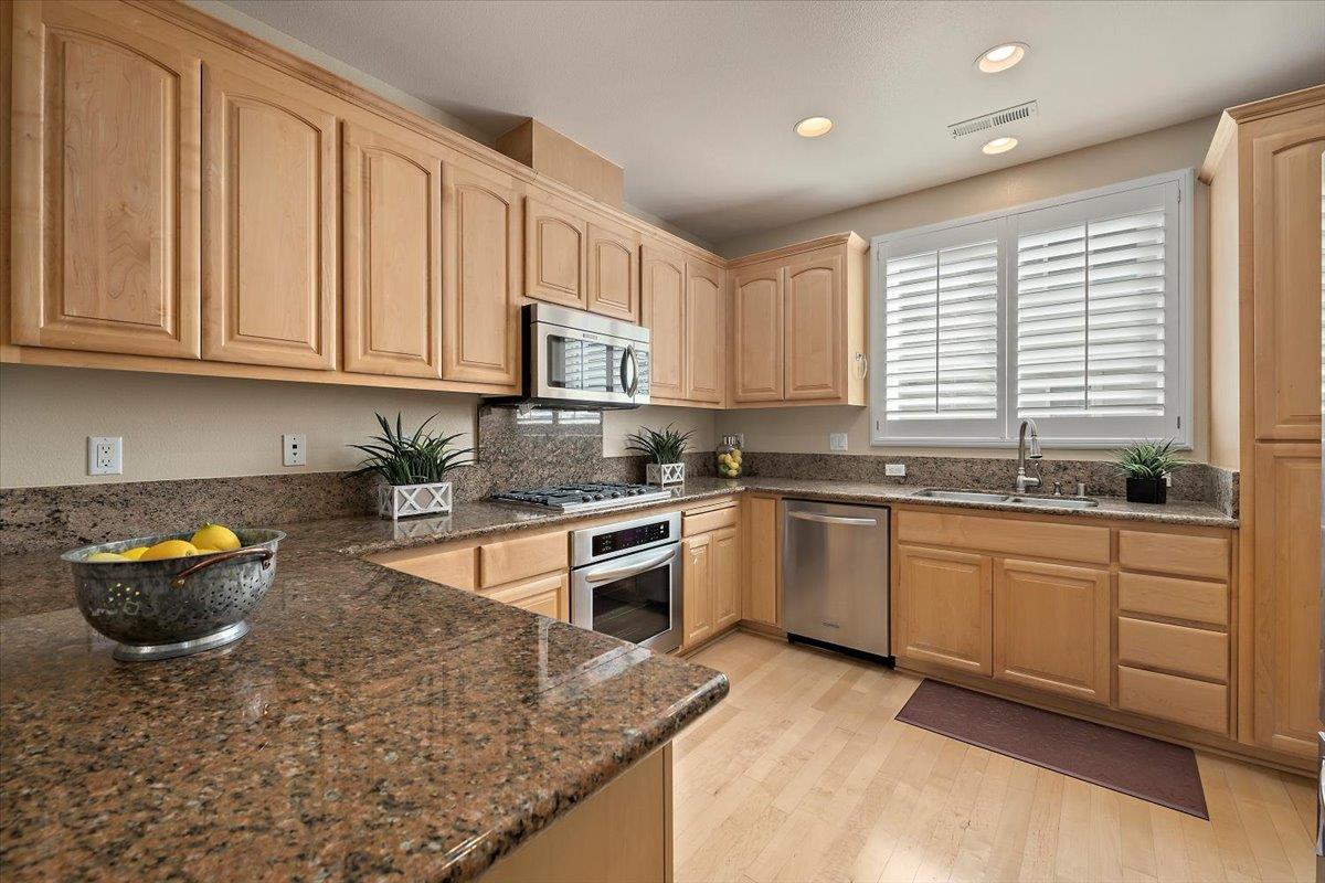 Detail Gallery Image 10 of 25 For 1347 Isabelle Cir, South San Francisco,  CA 94080 - 3 Beds | 2/1 Baths