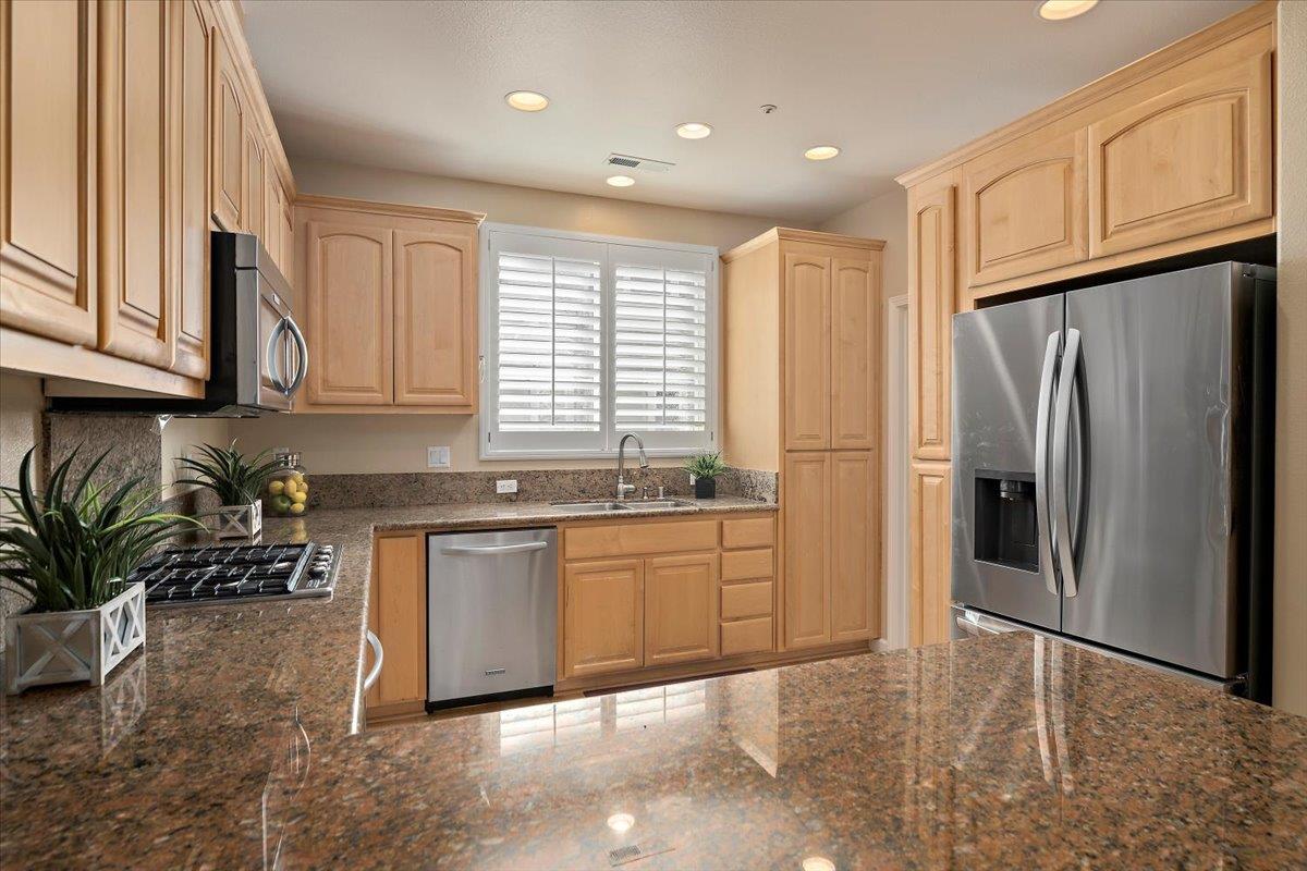 Detail Gallery Image 9 of 25 For 1347 Isabelle Cir, South San Francisco,  CA 94080 - 3 Beds | 2/1 Baths
