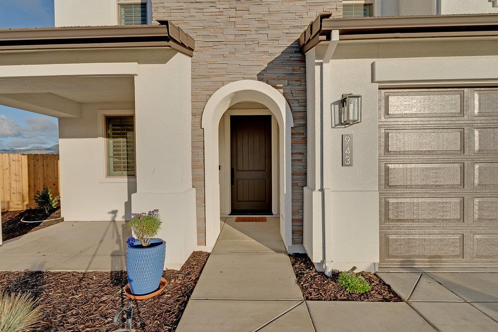 Detail Gallery Image 2 of 46 For 943 Morro Ct, Hollister,  CA 95023 - 4 Beds | 3 Baths