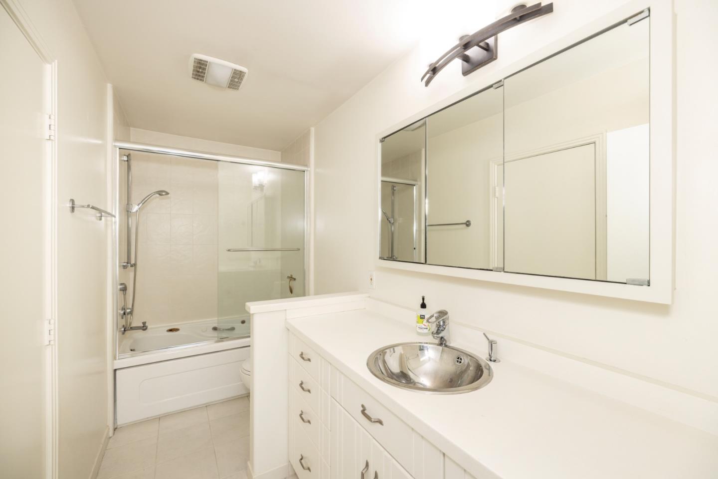 Detail Gallery Image 13 of 23 For 875 Broadway, Belmont,  CA 94002 - 2 Beds | 2 Baths