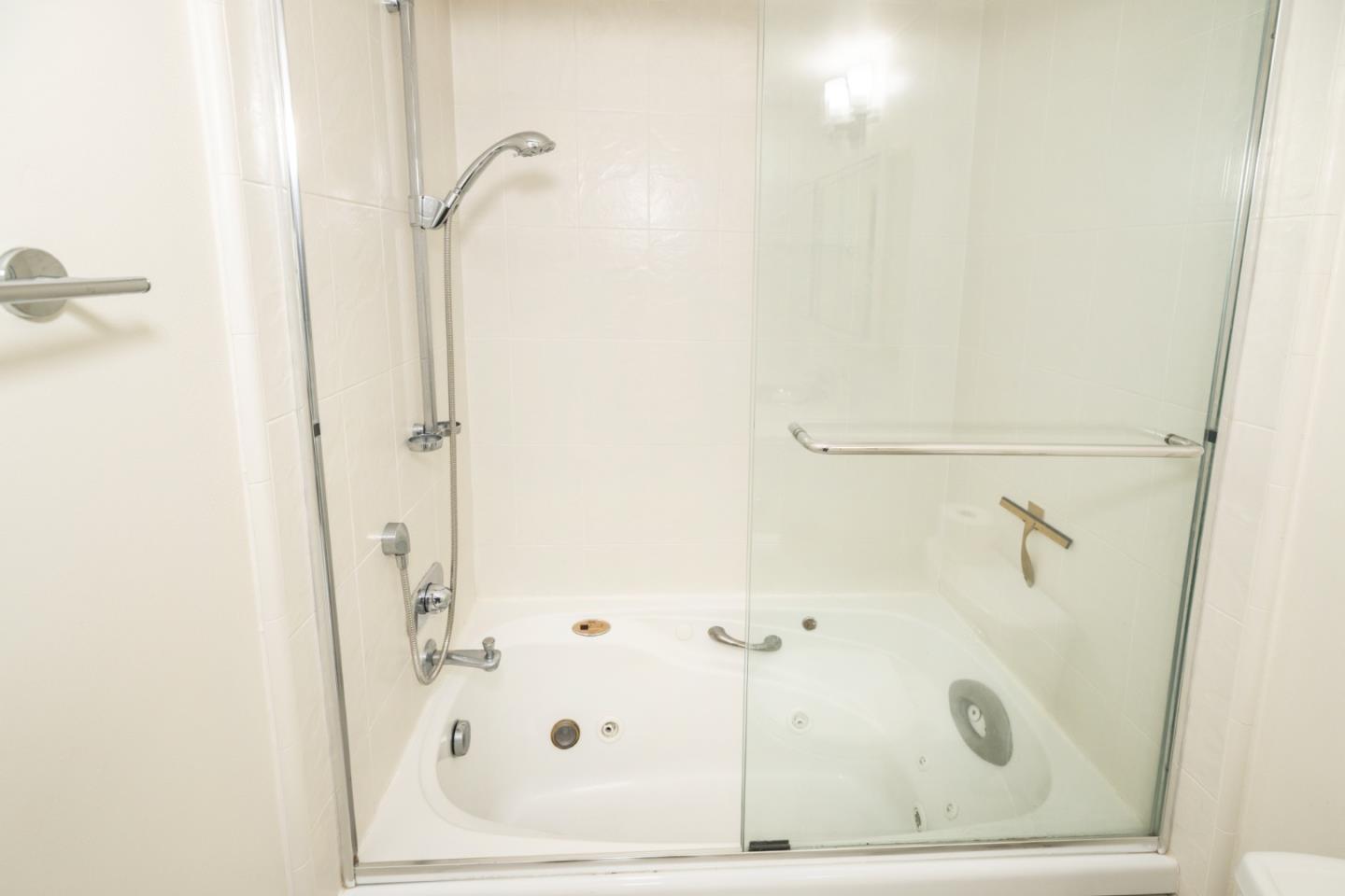Detail Gallery Image 14 of 23 For 875 Broadway, Belmont,  CA 94002 - 2 Beds | 2 Baths