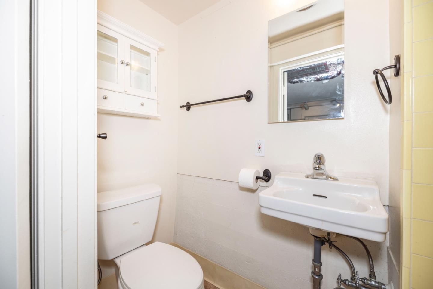 Detail Gallery Image 21 of 23 For 875 Broadway, Belmont,  CA 94002 - 2 Beds | 2 Baths