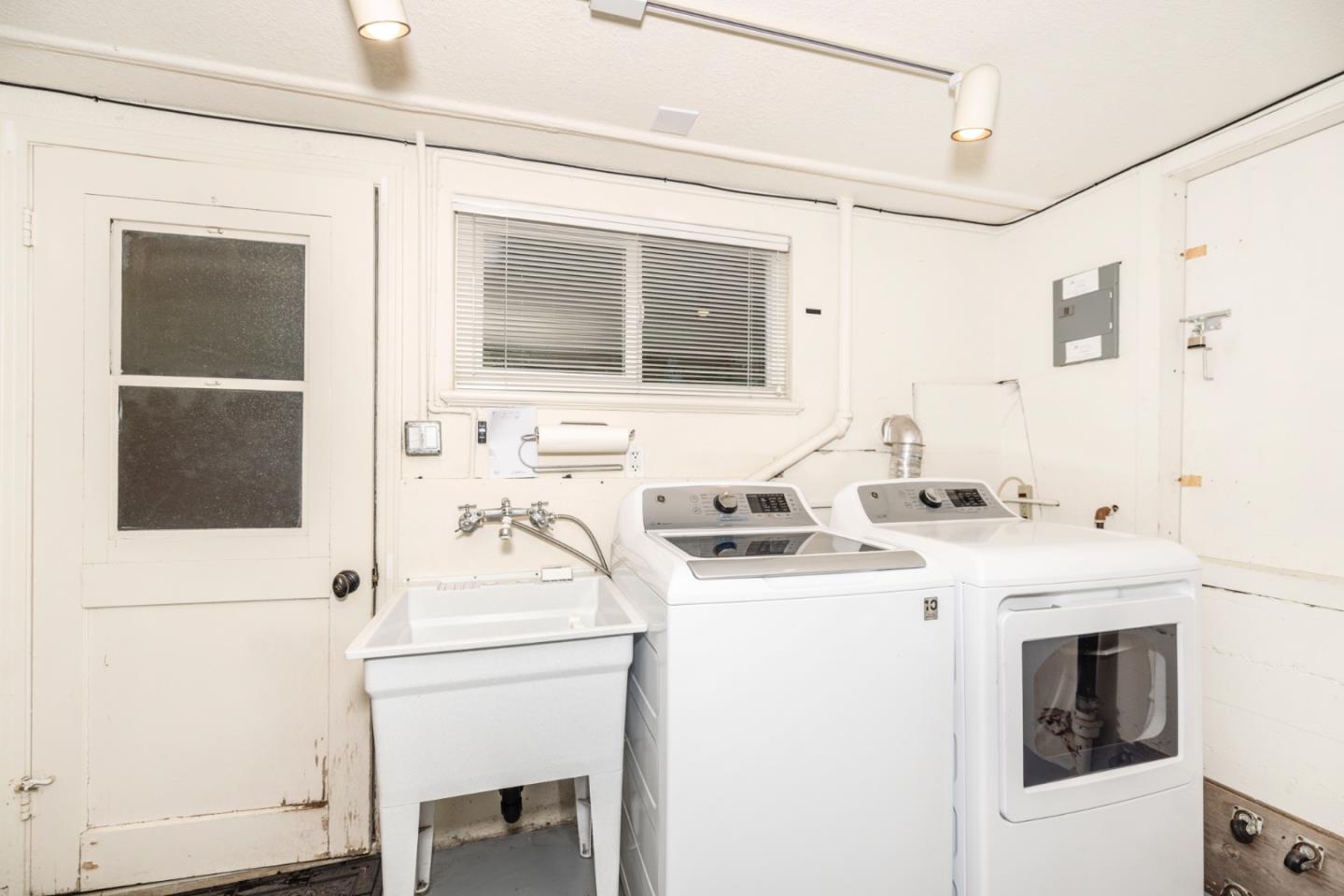 Detail Gallery Image 23 of 23 For 875 Broadway, Belmont,  CA 94002 - 2 Beds | 2 Baths